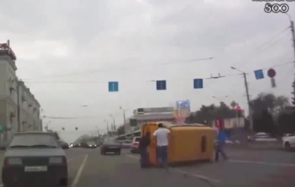 Добро на дороге, люди помогают на дороге, наши не оставят в беде