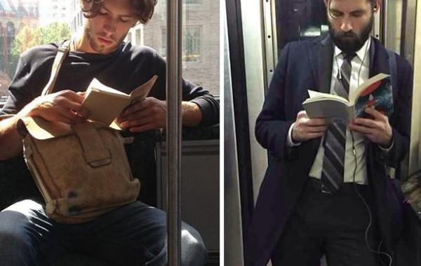 Горячие парни читающие книги в метро, Hot Dudes Reading