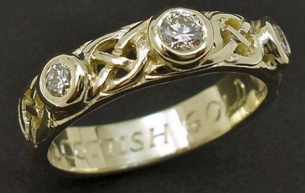 Кольцо из золота добыл сам 