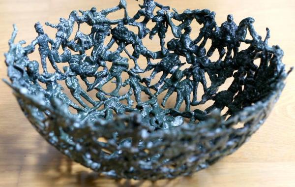 ваза из пластиковых солдатиков, ваза своими руками, как сделать вазу для фруктов