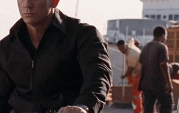 Смешные киноляпы актеров массовки в кинофильмах