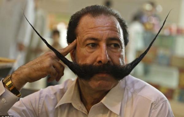 Мужчину похитили из-за усов, Малик Амир Мохаммад Хан Африди