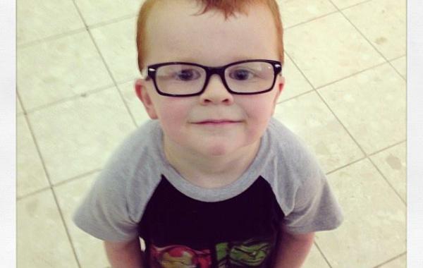 Сотни фотографий в Facebook, чтобы Ной Фишер Noah Fisher не стеснялся