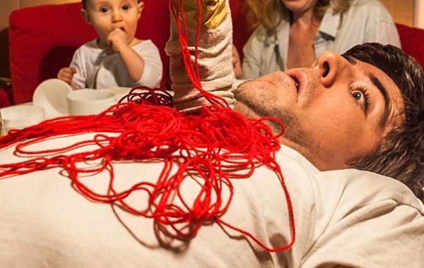 Смешные пародии творческих родителей на культовые фильмы вместе со своим ребенком