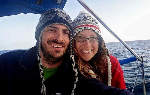 пара путешествует на яхте, пара путешествует с котом, Matt and Jessica Johnson