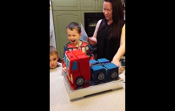 торт Оптимус Прайм, торт трансформер, торт трансформер Оптимус Прайм, Optimus Prime cake