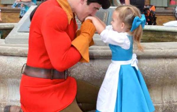 Lane Rouch, мама шьёт костюмы диснеевских персонажей