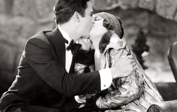 Пособие 40-х годов, как нужно целоваться гид