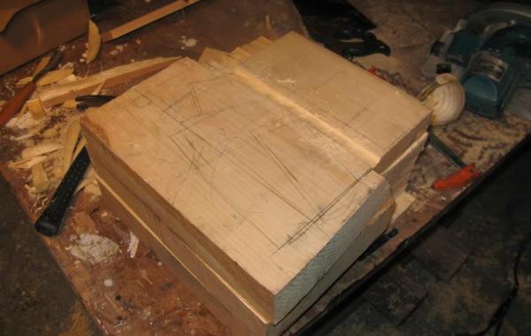 Скульптура из дерева в виде коробка с долларами, Рэндалл Розенталь Randall Rosenthal