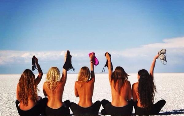 The Topless Tour Instagram, Топлесс- тур Инстаграм
