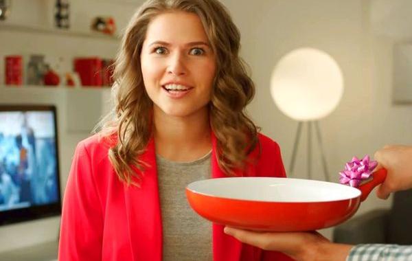 Как имитировать радость от ненужного подарка на 8 марта, Юлия Топольницкая