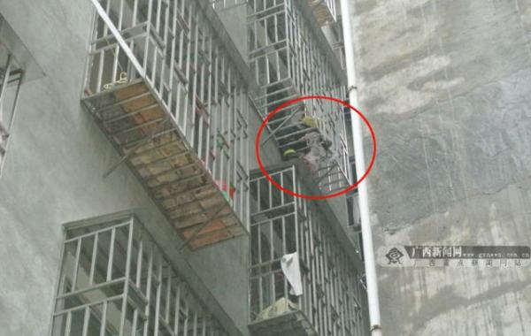 Собственные уши спасли китайскую девочку от смерти