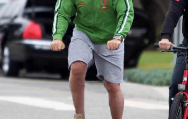 Знаменитости на невидимых велосипедах Арнольд Шварценеггер