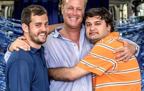 автомойка работают аутисты, отец позаботился о сыне аутисте, автомойка для аутистов, Rising Tide Car Wash, бизнес для аутистов