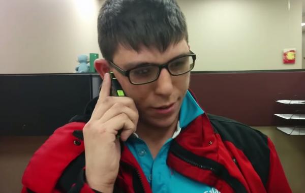 Радость парня-инвалида, который на ваших глазах узнает, что наконец получил работу