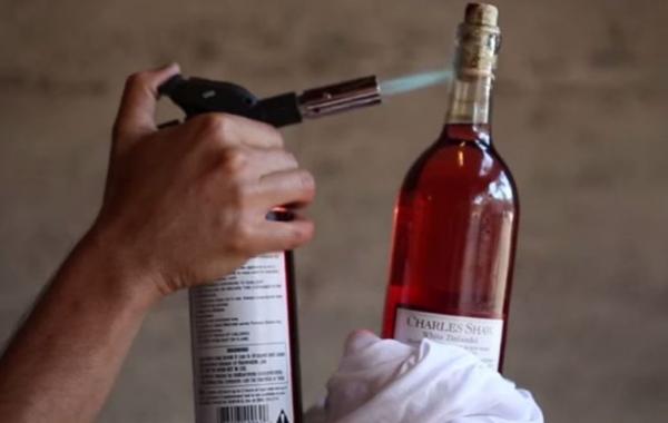 10 необычных способов, которыми можно открыть бутылку вина без штопора