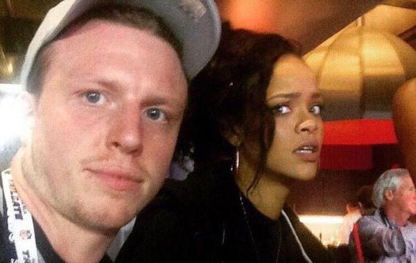 неловкие фотографии фанатов и кумиров, смешные фото фанатов с кумирами, смешные фото фанатов с знаментостями