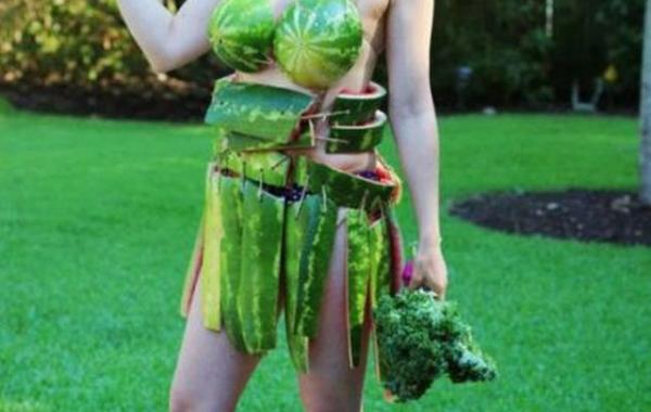 Горе-модники на улицах города, фрики