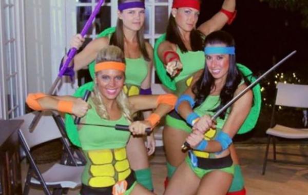Косплей на черепашек-ниндзя с участием горячих красоток