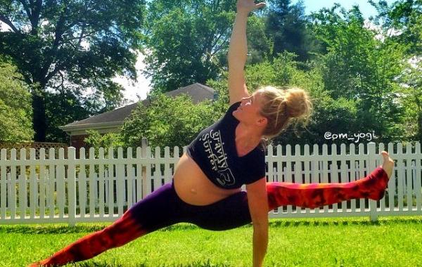 Беременные и гибкие, беременные любительницы йоги, беременность йога 