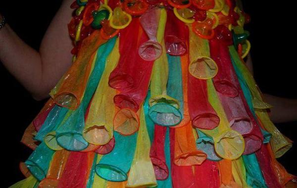 Платья из презервативов