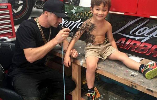 Художник делает больным детям временные татуировки, Бенджамин Ллойд