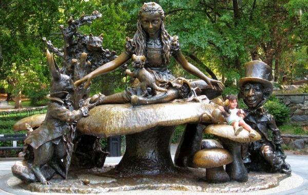 знаменитые статуи, сказочные персонажи