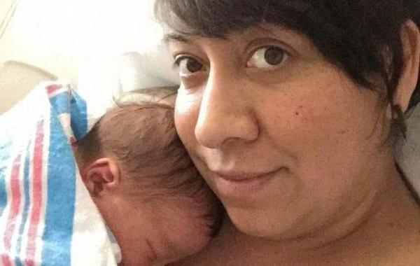 ребёнок позирующий со спиралью, ребёнок родился после установки спирали, беременность после установки спирали