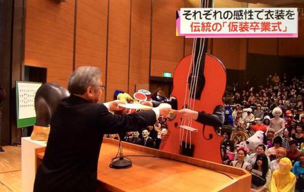 Сумасшедшие костюмы японских студентов на вручении дипломов колледжа