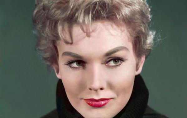 Актриса Ким Новак после неудачной пластической операции