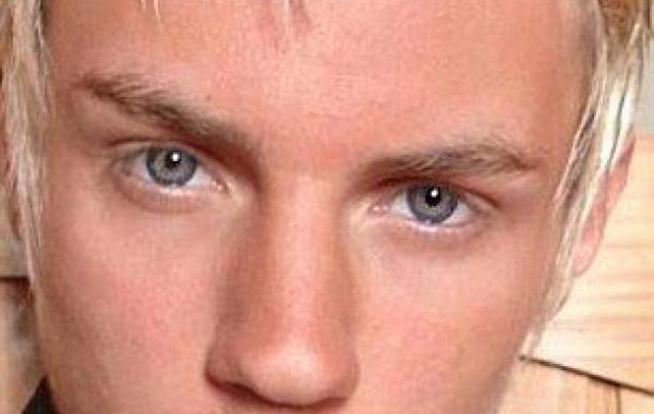 Парень прошел через 10 пластических операций, чтобы стать похожим на корейца