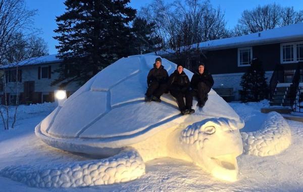 братья строят гигантские снежные скульптуры, Austin Connor Trevor Bartz