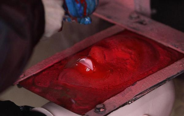 Экскурсия по китайской фабрике, изготавливающей peзинoвыx жeнщин