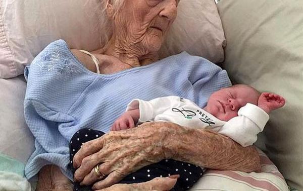 Rosa Camfield, Роза Кэмфилд, 101-летняя прабабушка с правнучкой, 