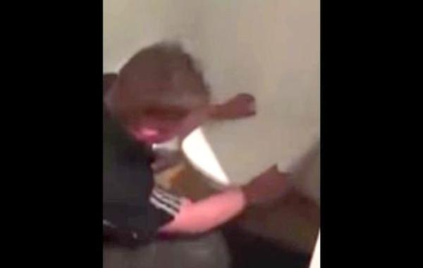 ученик сантехника ошибка, унитаз дверь не закрывется