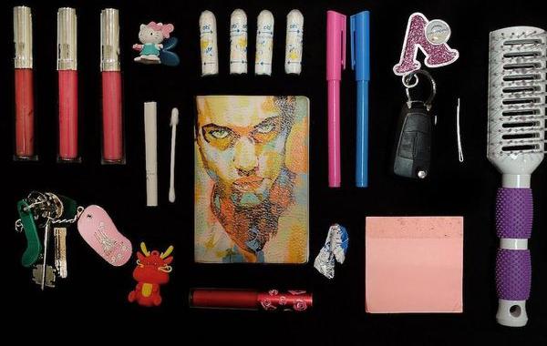 что лежит в сумочках российских женщин