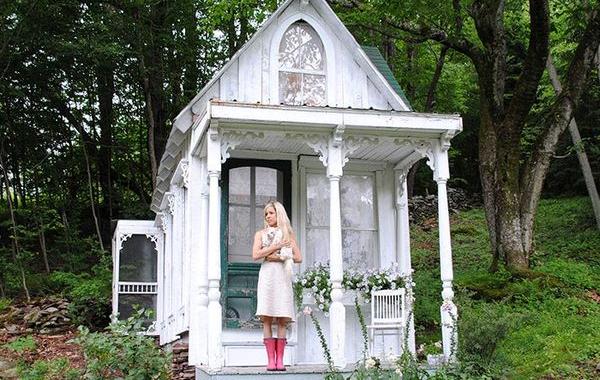 женский эквивалент мужского гаража, женское пространство, место для отдыха женщин