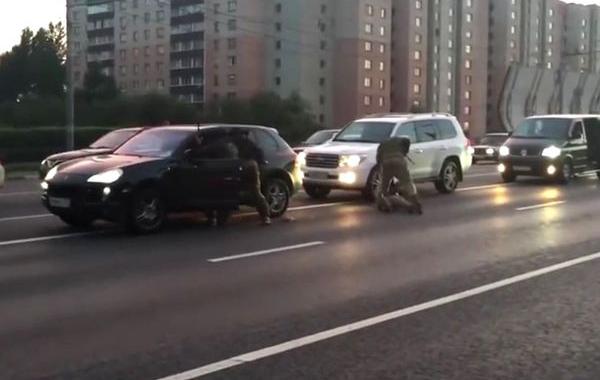 спецназ заступился за велосипедиста, спецназ захитил велосипедиста от водителей