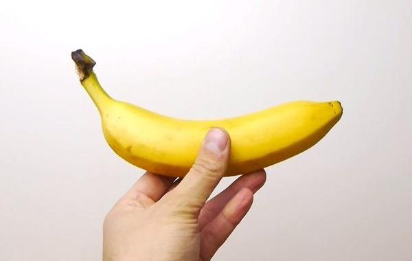 как порезать банан в кожуре, как порезать банан прежде чем почистить