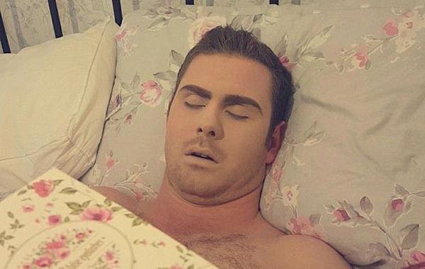 идеальную месть парню, макияж спящему парню, нанесла макияж пока парень спал