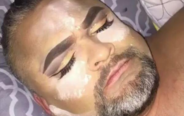 дочь сделала макияж папе, макияж пока спал, дочь макияж спящему папе