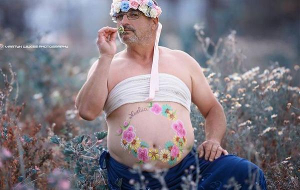 отец двоих детей в беременной фотосессии, отец двоих детей как беременная женщина