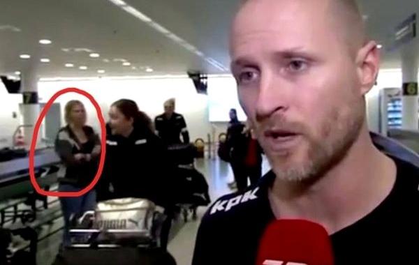 женщина исчезла из кадра в прямом эфире, женщина исчезла из кадра за долю секунды