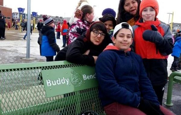 скамейка дружбы, скамейка находить друзей по игре, решение позволяющее находить друзей по игре