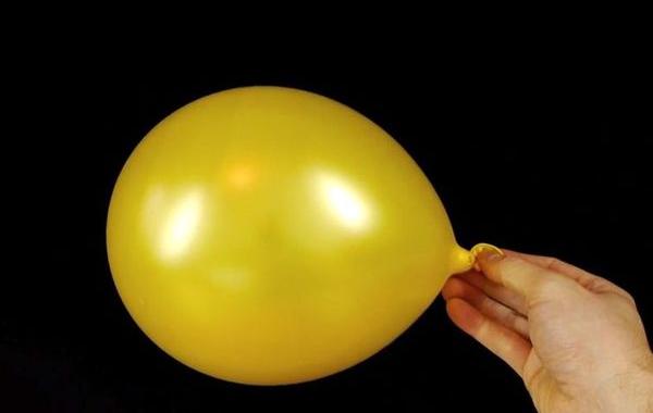 проткнуть шарик чтобы он не лопнул, фокус с воздушным шариком