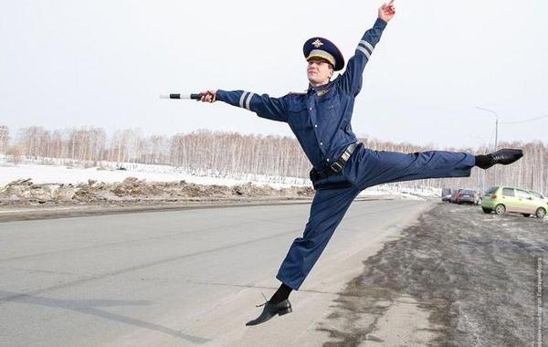 танцующий инспектор ДПС, танцующий ДПС-ник, инспектор ДПС фотожабы