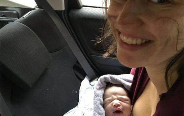 родила на заднем сиденье Хонды, родила на заднем сиденье Honda