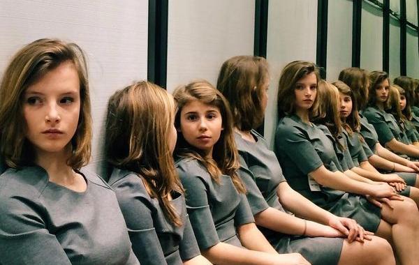 сколько девочек на фото, девочки на фото зеркало