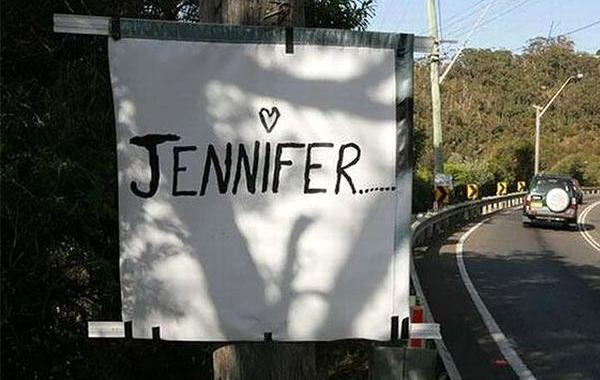 жестокий розыгрыш на телефонных столбах , Предложение руки и сердца на телефонных столбах 