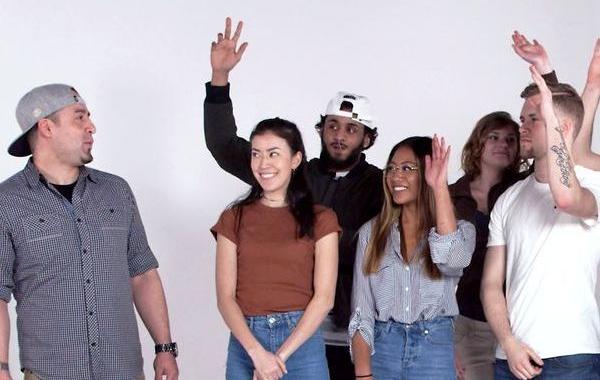 бармены пытаются угадать несовершеннолетних, бармены угадывают кто из людей не совершеннолетний